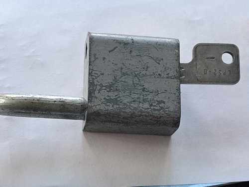 1970's Eaton / Yale Vintage Industrial Padlock Great Shape With 1Original Keys - Picture 12 of 14