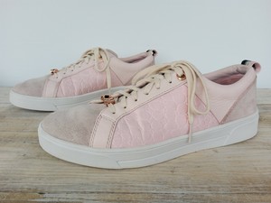 shoes pink colour