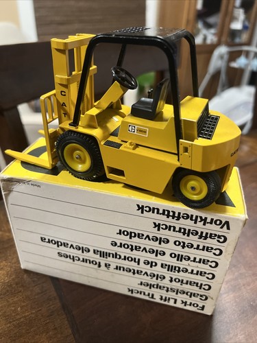CAT V80D Fork Lift Die Cast Toy - Picture 3 of 5
