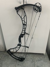 Xpedition Archery Xcentric Compound RH Bow 70lbs Black 57 5/8" String