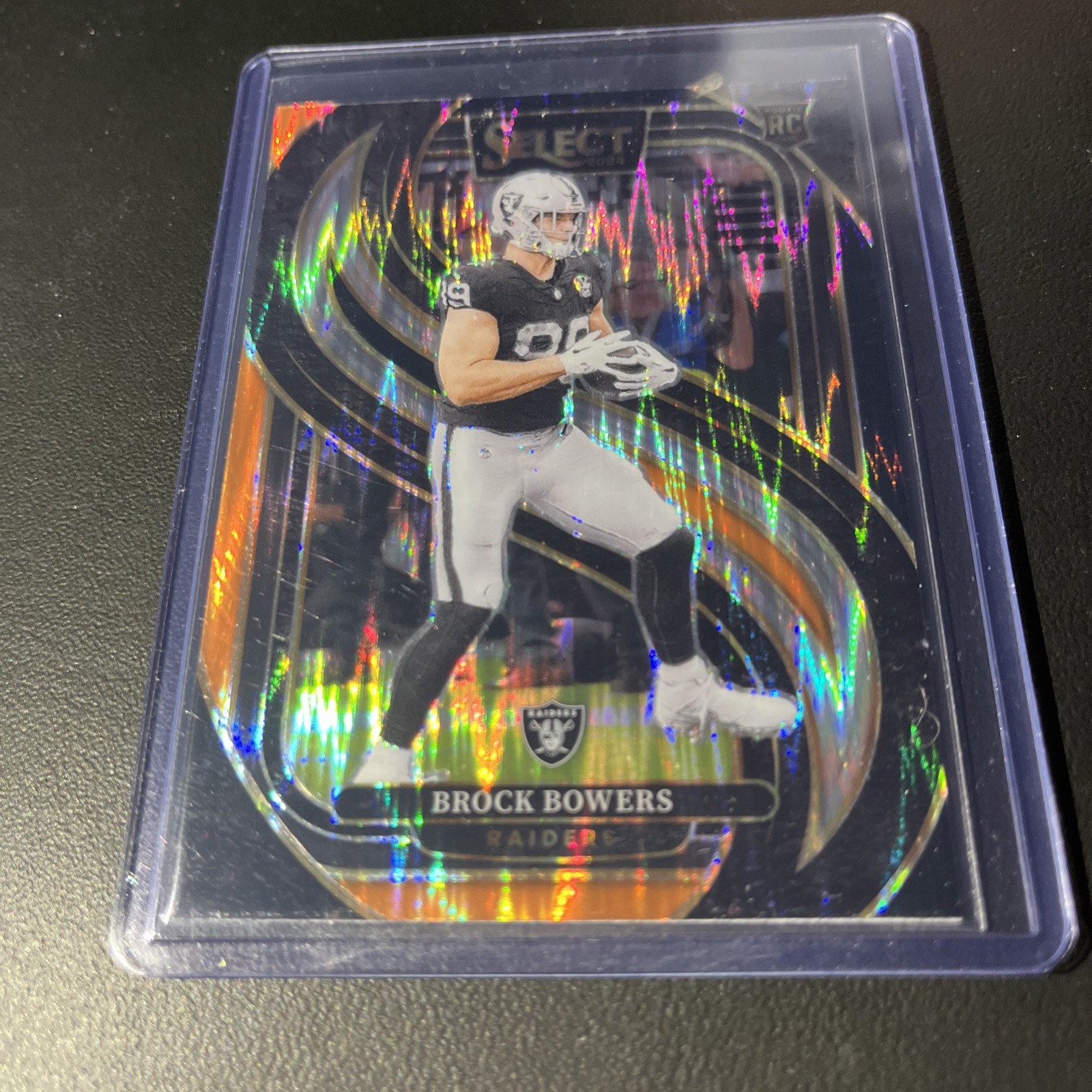 2024 Panini Select - Premier Level Brock Bowers #118 Black & Orange Shock Prizm