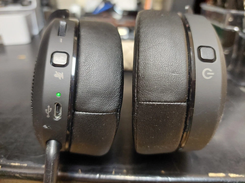 Corsair HS70 Pro Wireless Gaming Headset [CA-9011211-NA] w/ USB Receiver - Image 2 of 4