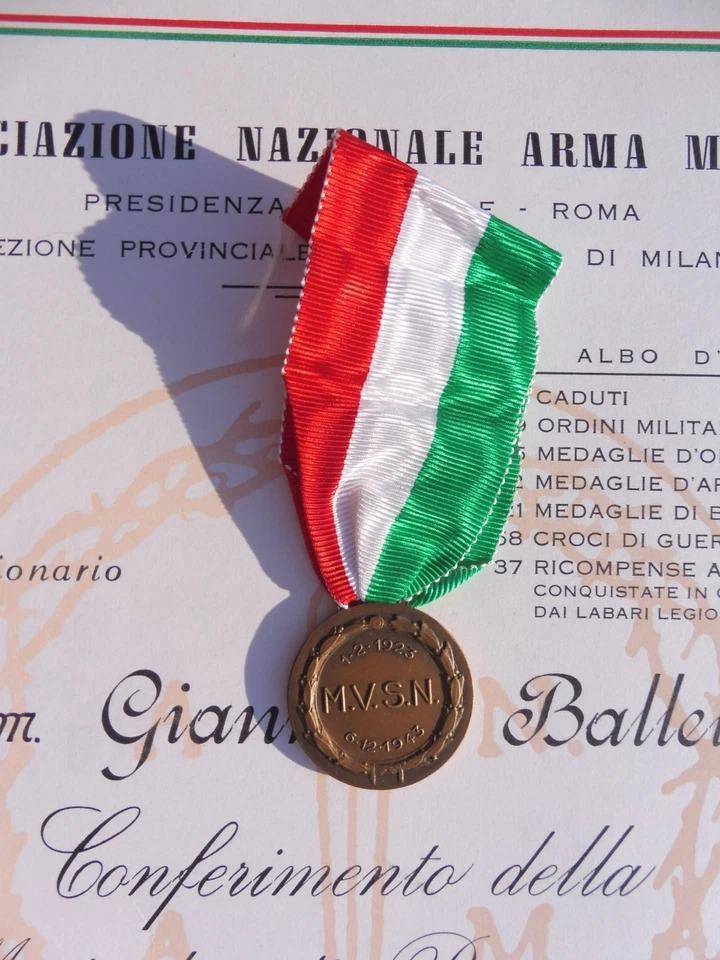 DIPLOMA ASSOCIAZIONE ARMA MILIZIA E MEDAGLIA BENEMERENZA LEGIONARIO MVSN WW2 - Immagine 4 di 4