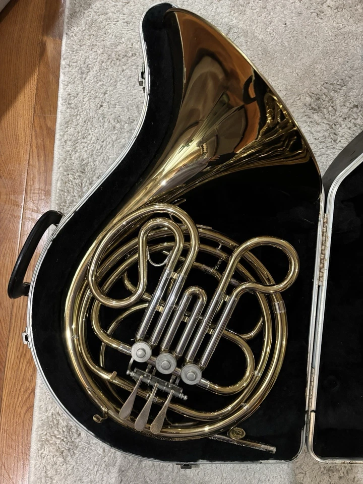 Cuerno francés Holton H602 con estuche Foto 4 de 4