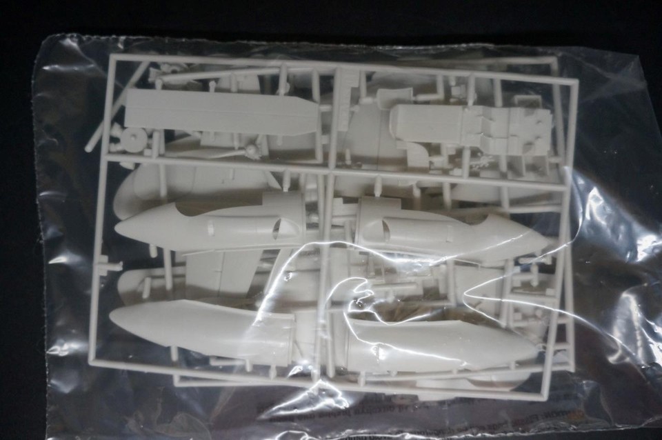 LOT 46 HAS 2 1:48 AMT ERTL MODEL KITS 8646 DOUGLAS P-70 8894 DOUGLAS A ...
