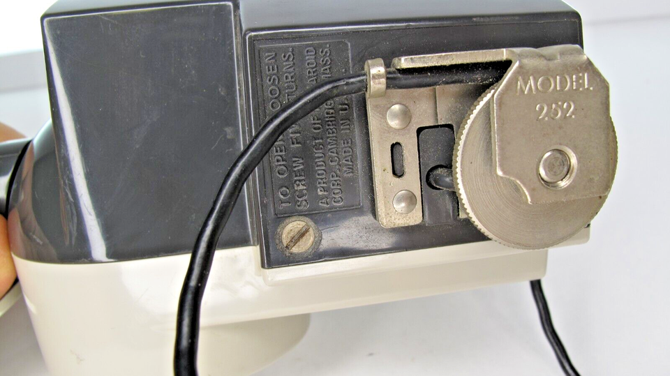 Extremely Clean Vintage POLAROID LAND CAMERA MODEL 95B & WINKLIGHT