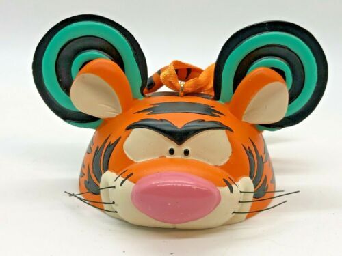Disney Pooh Tigger Eeyore Piglet Limited Edition Watch 1148  display picture 2