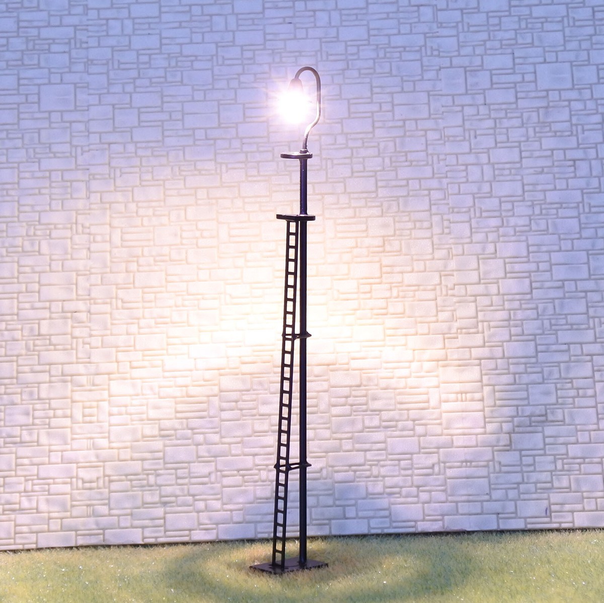 5 X HO Scale LED Street Light Lamp Posts - Black Brass Model Train Railroad Scenery #SL42B