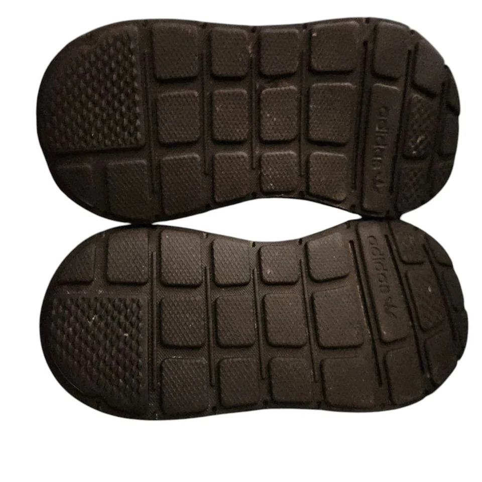 Zapatos Adidas Swift Run para niños pequeños talla 8K Foto 4 de 4