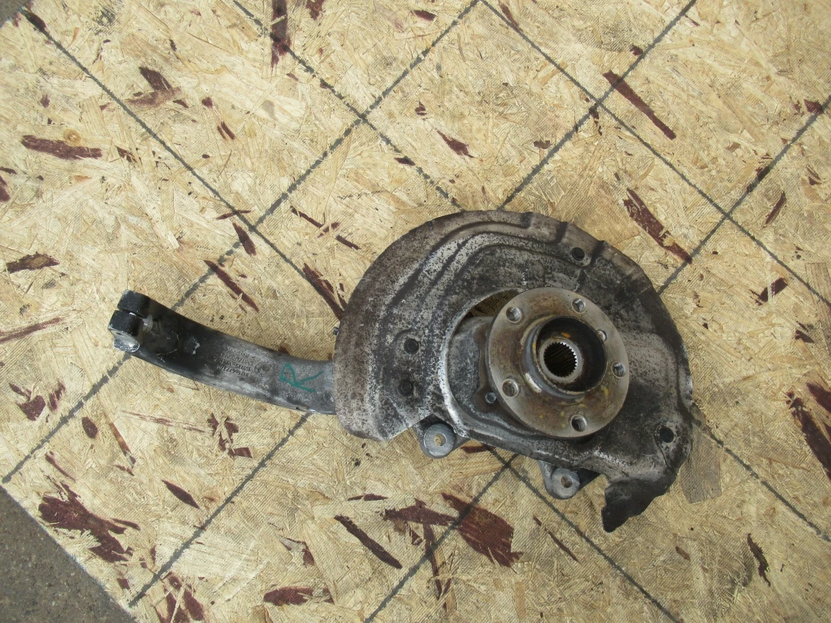 Right Front Spindle Knuckle Hub Carrier BMW E70 E71 X5 X6 OEM 