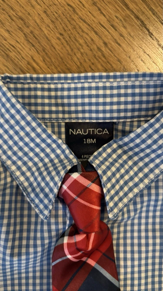 Conjunto de camisa de vestir, corbata y chaqueta Nautica para niños pequeños 18 meses. Nuevo con etiquetas Foto 2 de 3