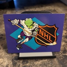 JIM HENSON'S MUPPETS TAKE THE ICE NHL &ldquo;Kermit The Frog&rdquo; Hockey Card