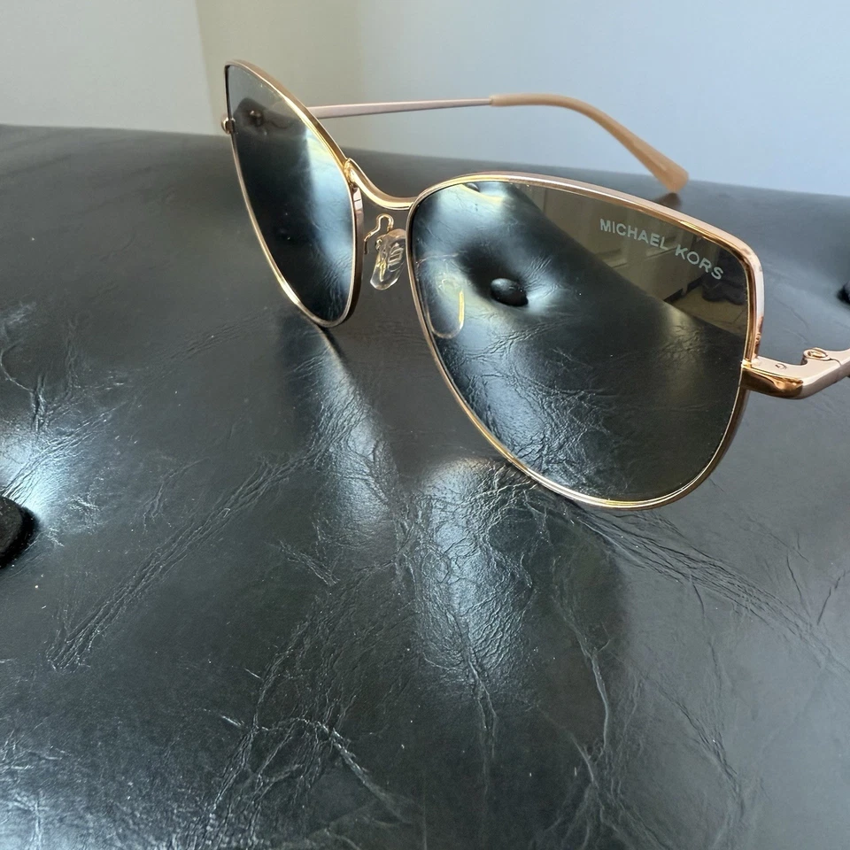 Gafas de sol para mujer Michael Kors Mk1062 La Paz oro rosa marrón degradado 58 mm usadas” Foto 3 de 4