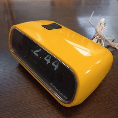 HITACHI AW-203 Flip Clock Yellow Space Age Vintage Working