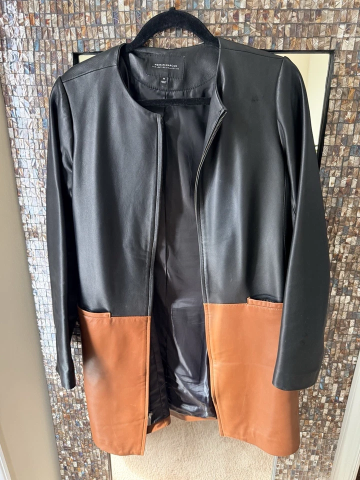 Casaco túnica feminino Neiman Marcus color block couro marrom e preto tamanho M - Imagem 2 de 4