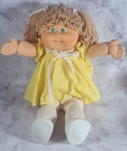 Vintage 1985 Cabbage Patch Doll With Wheat Hair & Green Eyes In Yellow Dress