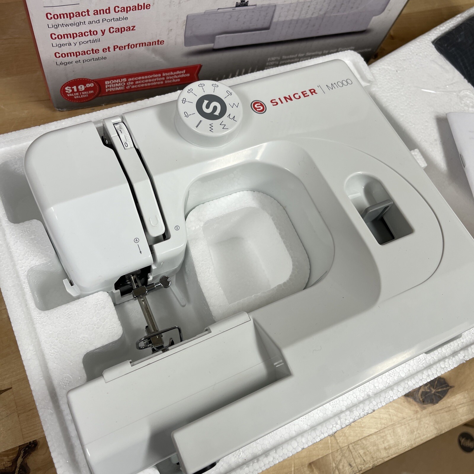 SINGER M1000 Mend & Sew Compact Sewing Machine 840163302012 eBay