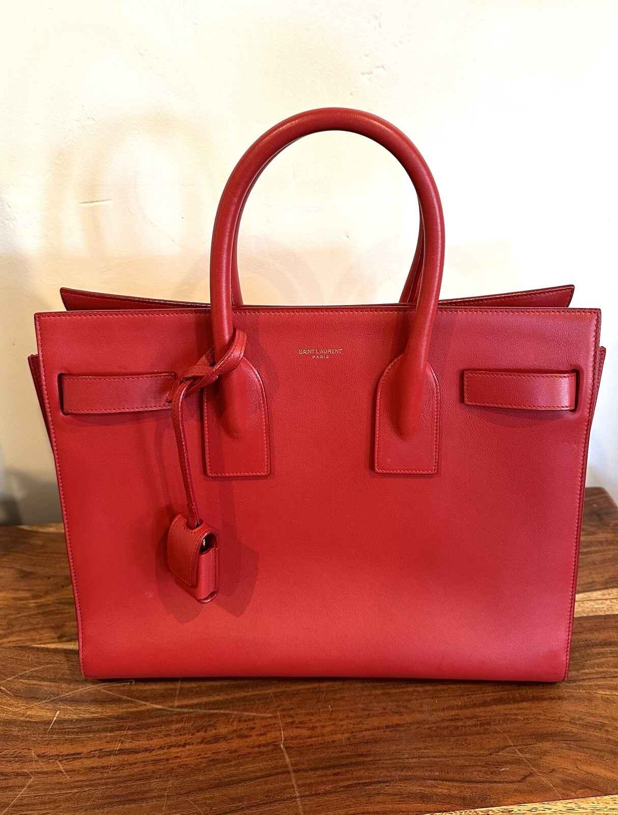 Borsa del giorno Saint Laurent. Rosso. PICCOLO! Pelle di vitello. Incontaminato!