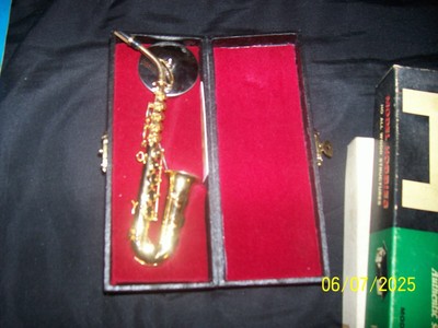 Miniature 7'' Metal Saxaphone With Stand and Travel Case