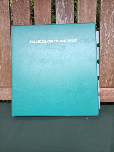File diapositive vintage 35 mm Fuji Color. Raccoglitore ad anelli + manicotto inserti 15x20 (300).