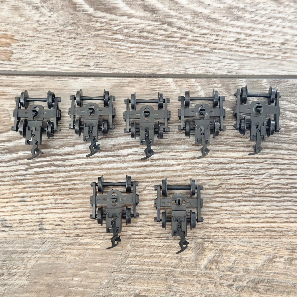 Lote de piezas de repuesto para vagones de tren LIFE-LIKE HO Engine Trucks Bogies con acopladores Foto 2 de 4