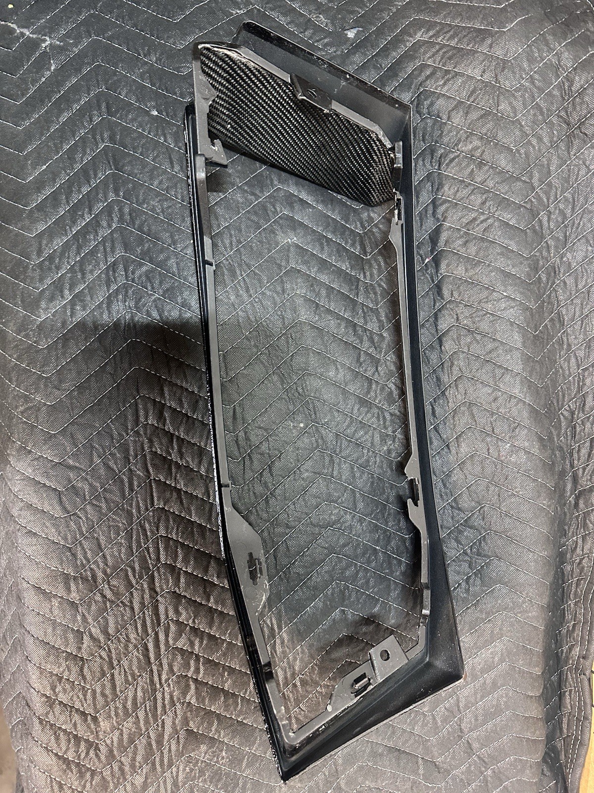 Lamborghini Aventador Rear Bumper Grill Housing RH ( 470807834 ) ( Damage )