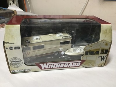 51082 Greenlight Hobby 1973 Winnebago Chieftain With Boat and