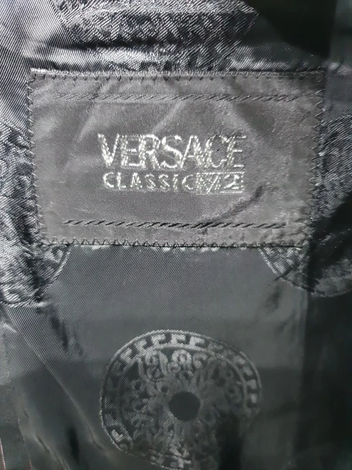 Traje Versace Classic V2 seda y lana 2 piezas Ch44"L W36" L30" negro rosa rayas Foto 3 de 4