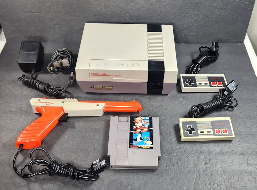 VINTAGE 1985 NINTENDO NES-001 CONTROL DECK BUNDLE MARIO GAME 2