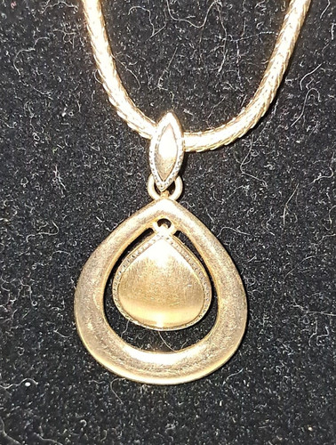 Artsy Monet Gold Tone Necklace Pendant Minimalist Elegant Gold Tone Classic