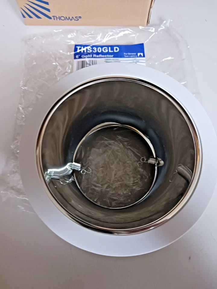THOMAS LIGHTING THS30GLD 6" ADORNO REFLECTOR DORADO (SE VENDE POR LA CAJA DE 8 ADORNOS) Foto 3 de 4