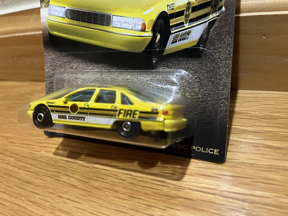 2023 Matchbox MBX COUNTY RESCUE CHEVY CAPRICE CLASSIC FIRE CHIEF POLICE Walmart - Image 2 of 4