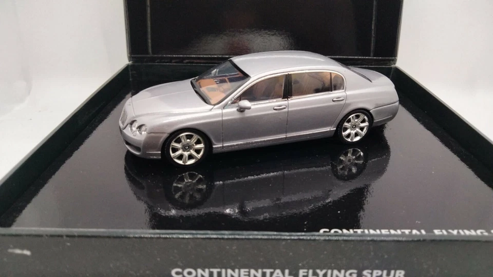 Cofanetto Minichamps Bentley Continental Flyng Spur 2005 SCALA 1:43 - Immagine 2 di 4