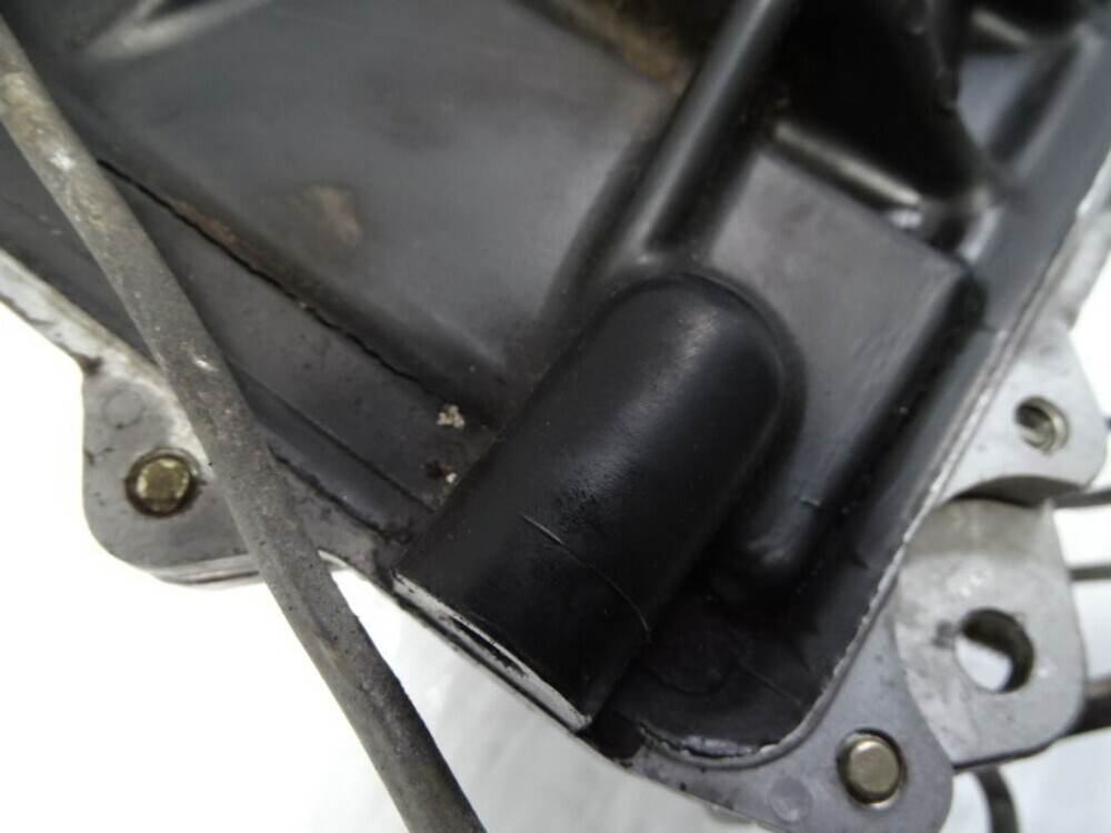 86 Mercedes R107 560SL fuel distributor EHA assembly 0438100068