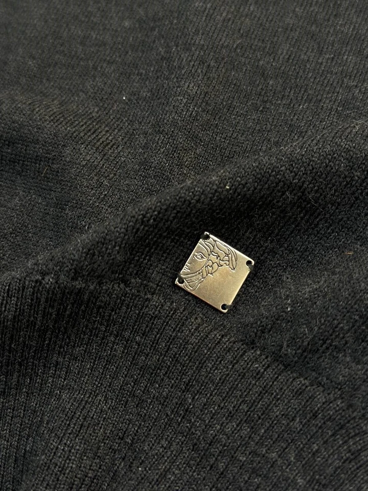 Versace Lightweight Sweater – Size M – Grey, Leather Accents & Metal Logo Men - Image 2 of 4