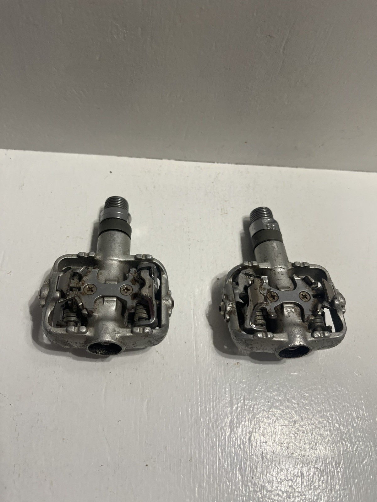- Clip less Mountain Bicycle Pedals Unbbranded Possibly Scott Brand 
