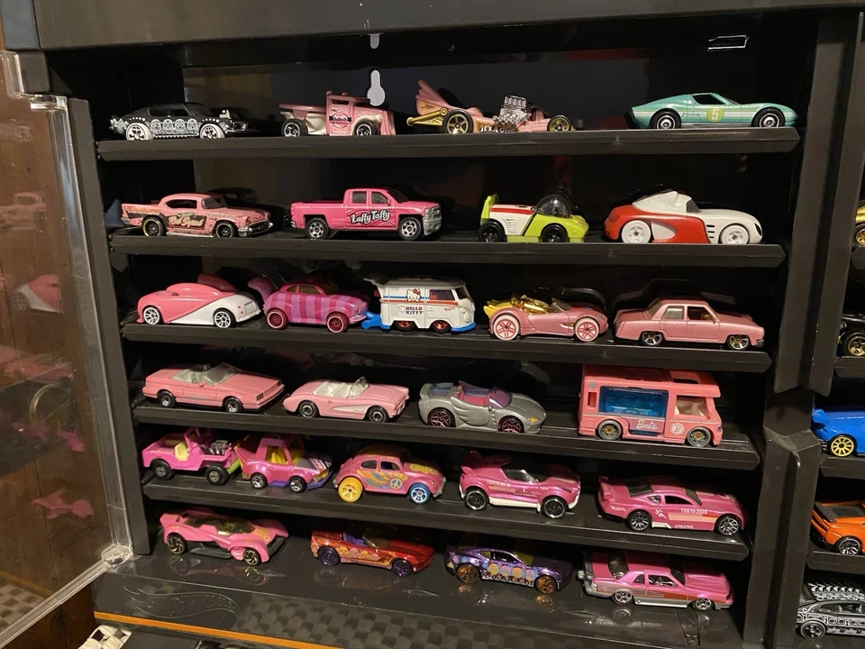 Estuche BMW Hot Wheels y 50 coches Foto 2 de 4