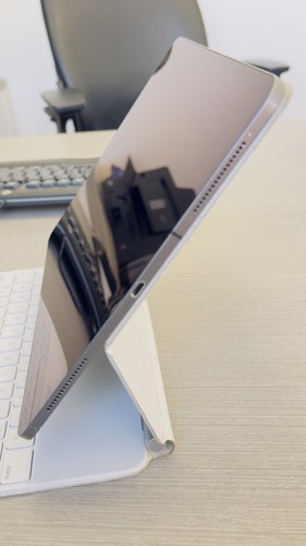 Apple iPad Pro 3rd Gen. 256GB, Wi-Fi + 4G (Unlocked), 12.9 in - Silver - Picture 5 of 13