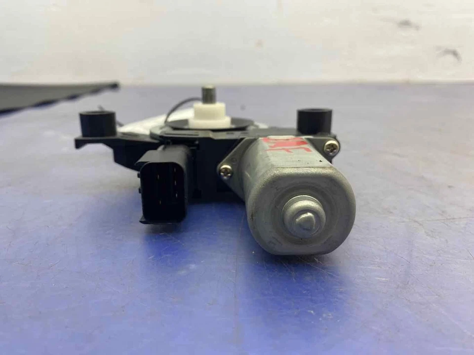 2019 RAM 1500 OEM FRONT LEFT WINDOW GLASS MOTOR 68321289AA - Изображение 2 из 4