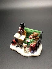 Christmas Village resin figure Cobblestone corner 2004 Christmas Village Piece