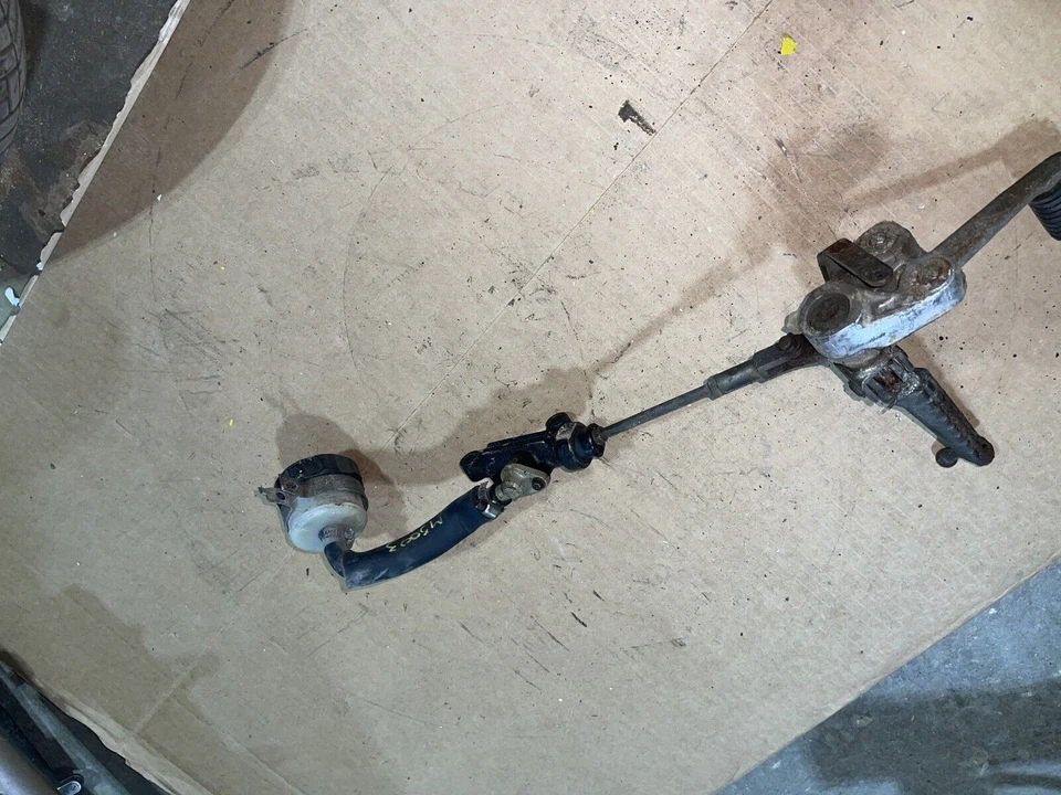 1986 FZ 600 левый переключатель ножной колышек кронштейн задний комплект связи Yamaha FZ600 86 87 88 - Изображение 2 из 2