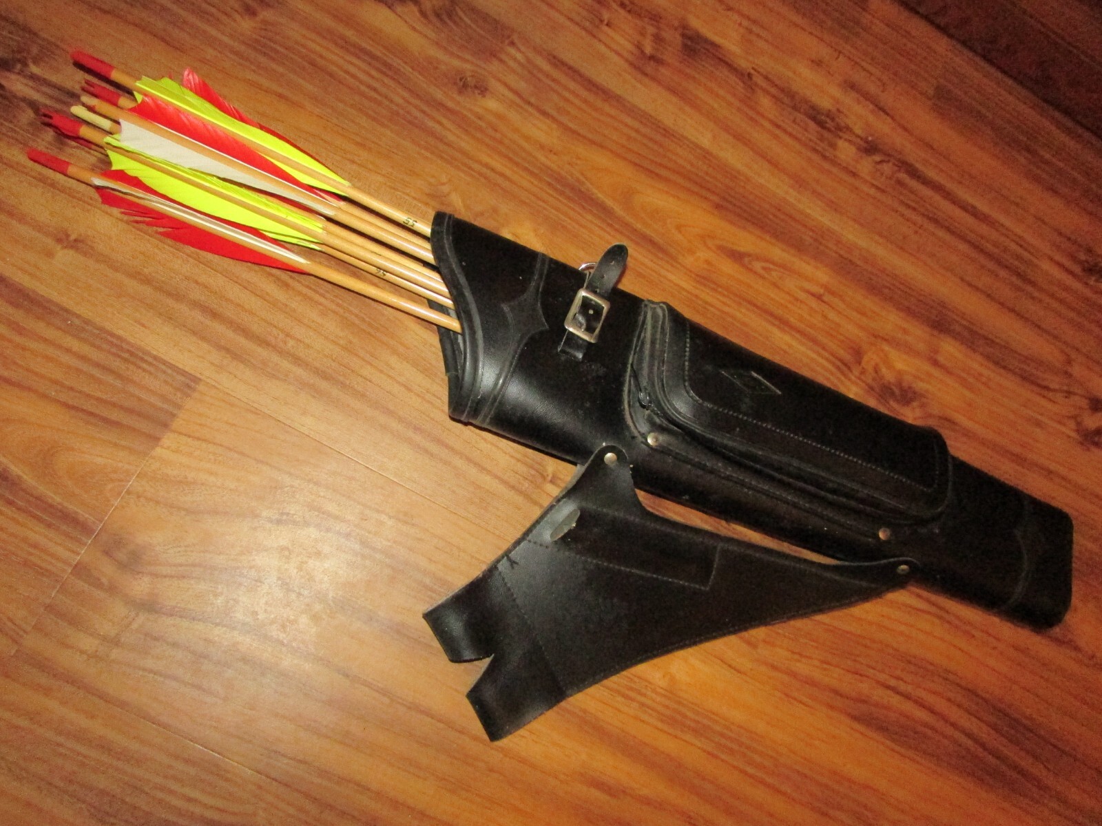 Vintage Blk 20" Tall "NEET" Archery Arrow Belt Quiver, 845Lb. 28" Cedar Arrows eBay