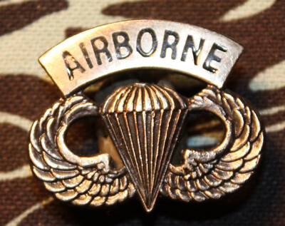 Small US Military Basic Parachutist miniature jump wings badge w/Airborne Tab