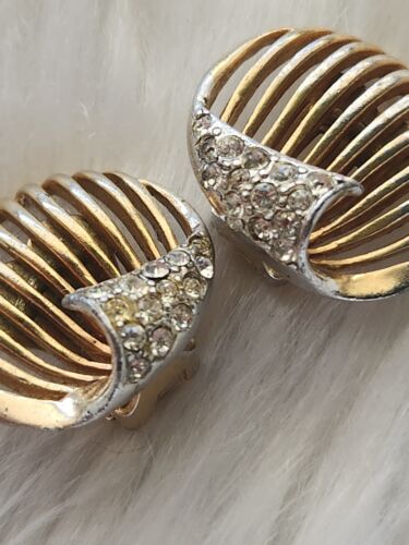 Vintage Boucher 521819 Clear Rhinestone Ribbed Swirl Clip On Earrings Read! - Picture 4 of 14
