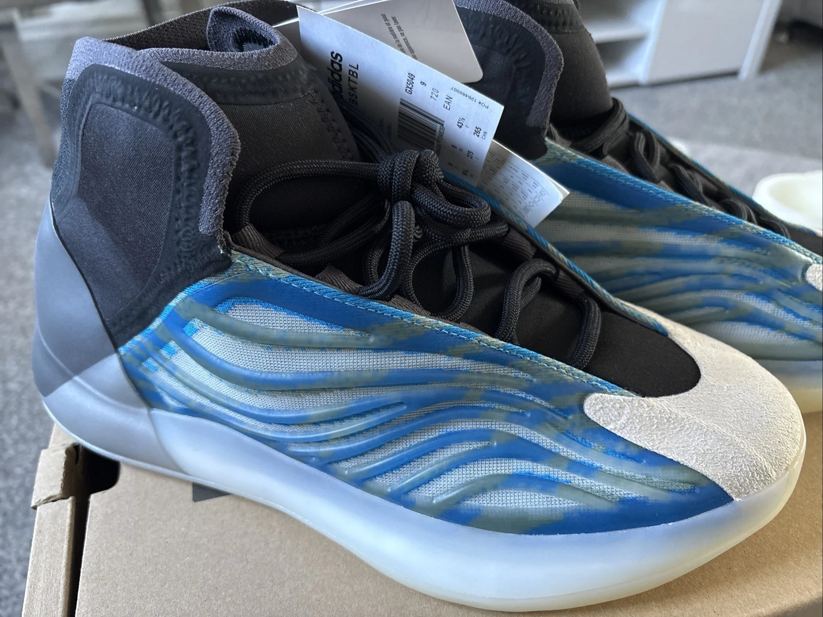 ADIDAS YEEZY BSKTBL UK TAGLIA 9 euro 43 3 BELLISSIMO STOCK YEEZYS IN SCATOLA AUTENTICO