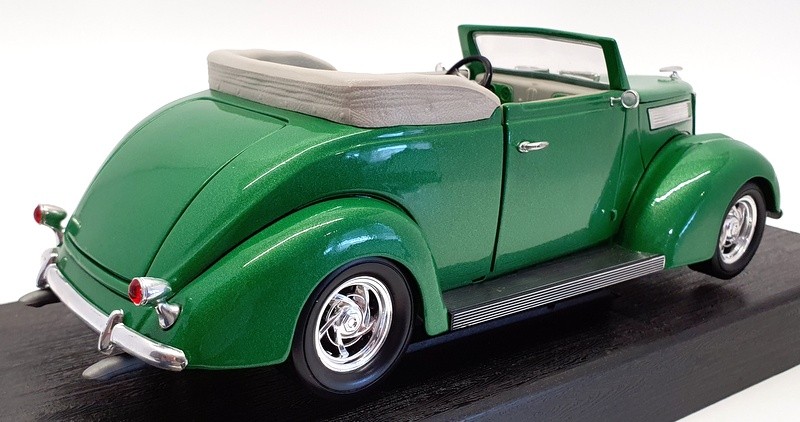 Road Signature 1/18 Scale Model Car 92238 - 1937 Ford Convertible