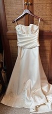 Elegant Pronovias Wedding Dress   Size 10 - Excellent Condition