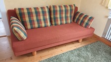 Schlafsofa zum Ausziehen mit Bettkasten incl. Rollhocker, Teppich dazu möglich 