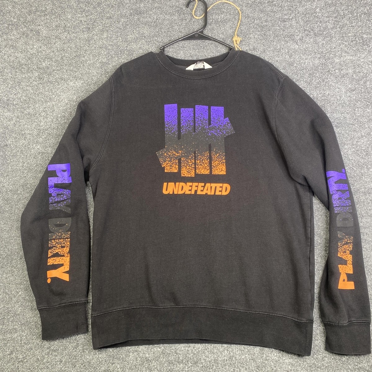 Undefeated Sweatshirt Mens Large Black Play Dirty Graphic Crewneck