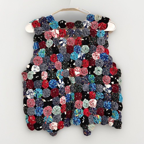 Chaleco Hecho a Mano Yo Yo Patchwork Vintage, Talla S-M Cottagecore. - Imagen 3 de 9